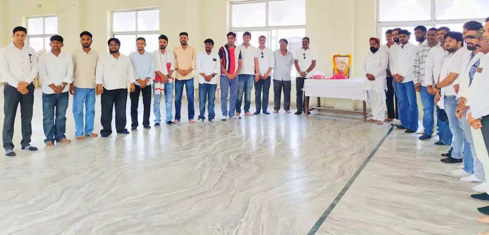 चित्तौड़गढ़ जिला कांग्रेस कार्यालय में पंडित जवाहरलाल नेहरू की पुण्यतिथि पर आयोजित श्रद्धांजलि सभा। चित्तौड़गढ़ जिला कांग्रेस कार्यालय में पंडित जवाहरलाल नेहरू की पुण्यतिथि पर आयोजित श्रद्धांजलि सभा।