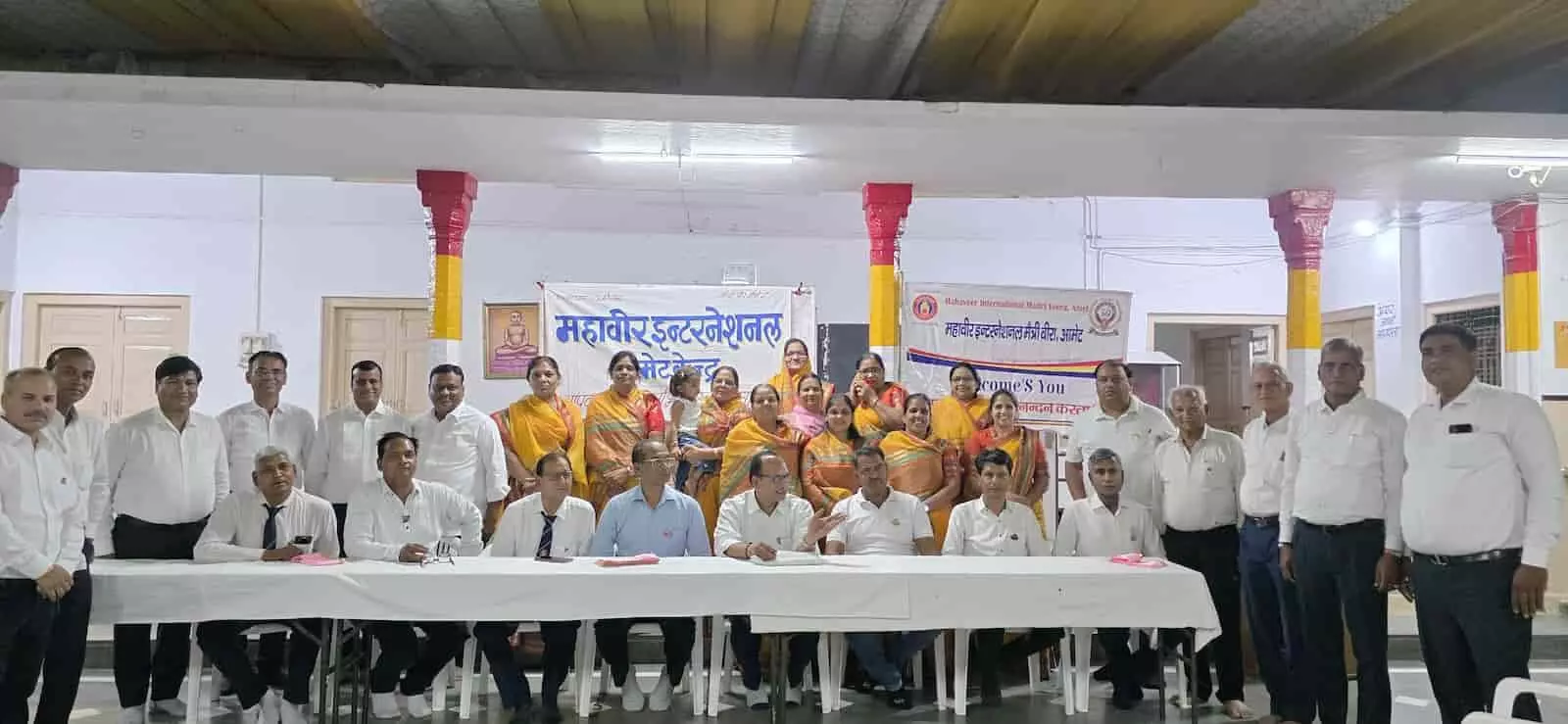 तेरापंथ सभा भवन में महावीर इंटरनेशनल के पदाधिकारी और सदस्य बैठक करते हुए। तेरापंथ सभा भवन में महावीर इंटरनेशनल के पदाधिकारी और सदस्य बैठक करते हुए।