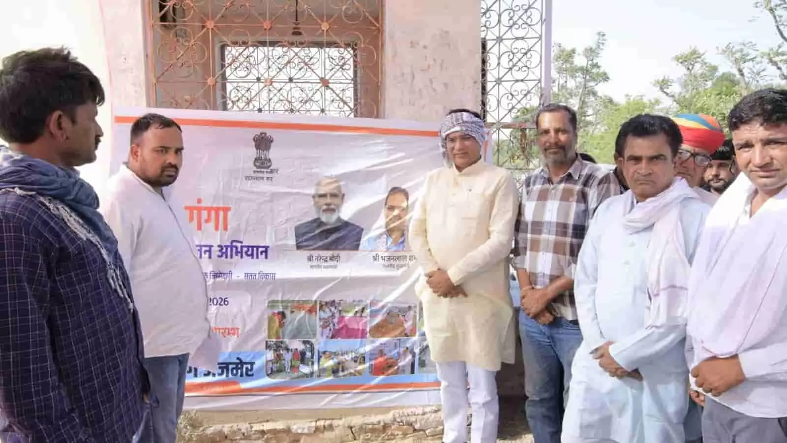जल संसाधन मंत्री सुरेश सिंह रावत रूपनगढ़ में सिंगला बांध के निरीक्षण के दौरान मौजूद हैं। जल संसाधन मंत्री सुरेश सिंह रावत रूपनगढ़ में सिंगला बांध के निरीक्षण के दौरान मौजूद हैं।
