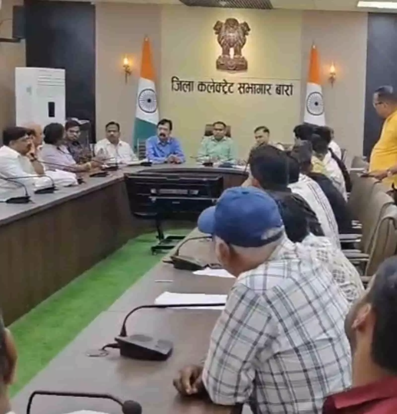 बारां मिनी सचिवालय में होटल संचालकों और जिला प्रशासन के बीच हुई बैठक। बारां मिनी सचिवालय में होटल संचालकों और जिला प्रशासन के बीच हुई बैठक।