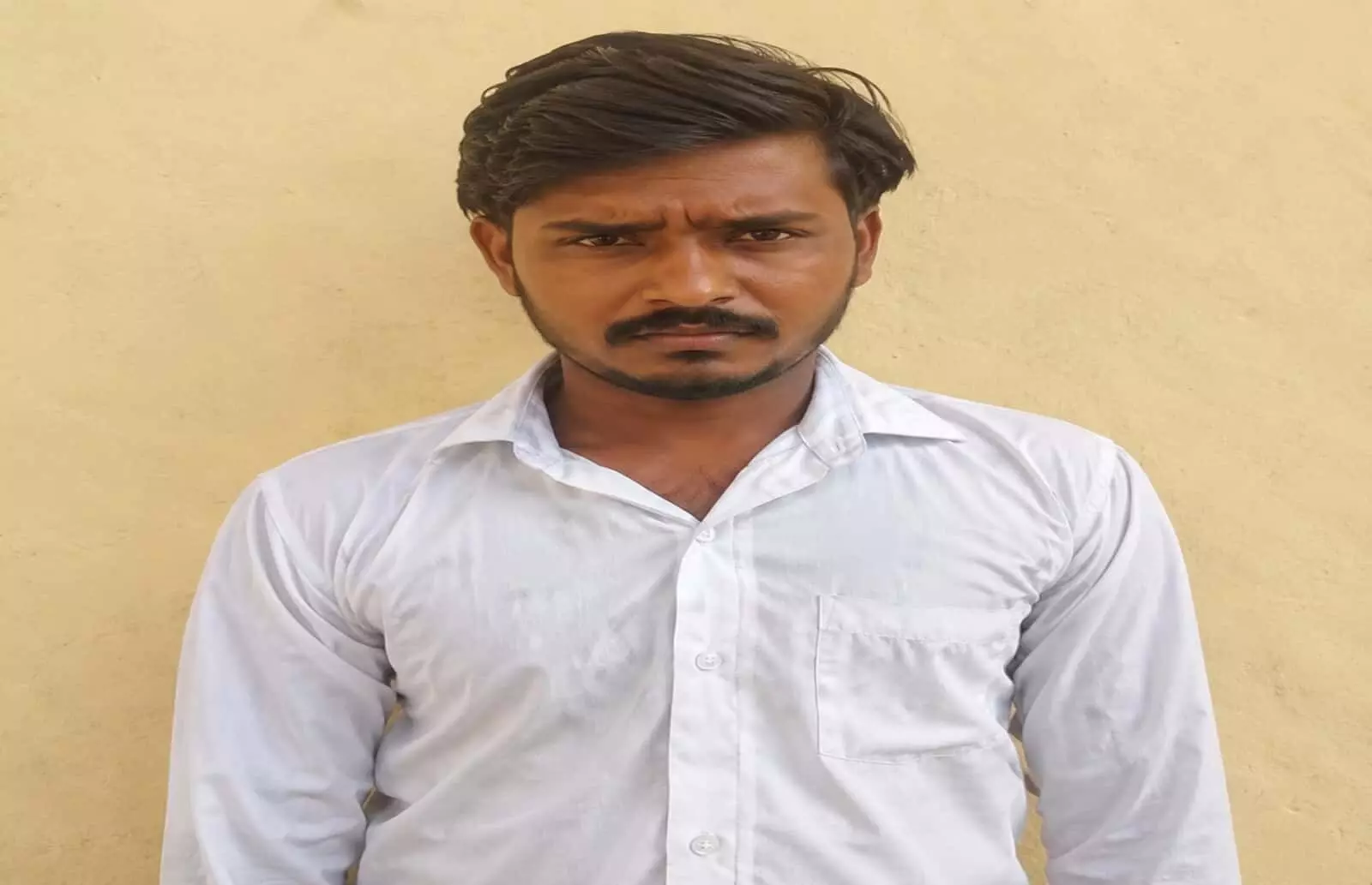जानलेवा हमले के मामले में गिरफ्तार आरोपी राजेंद्र को रवांजना डूंगर पुलिस ने पकड़ा। जानलेवा हमले के मामले में गिरफ्तार आरोपी राजेंद्र को रवांजना डूंगर पुलिस ने पकड़ा।