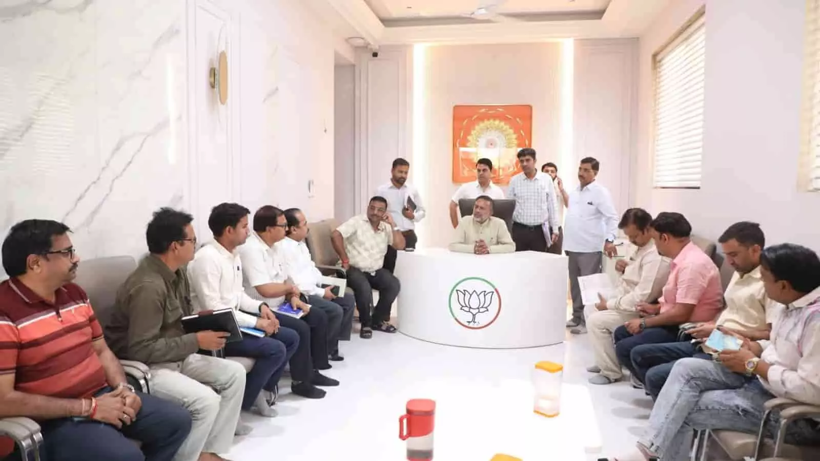 ऊर्जा मंत्री हीरालाल नागर कोटा में बिजली समस्या पर अधिकारियों के साथ बैठक कर रहे हैं। ऊर्जा मंत्री हीरालाल नागर कोटा में बिजली समस्या पर अधिकारियों के साथ बैठक कर रहे हैं।