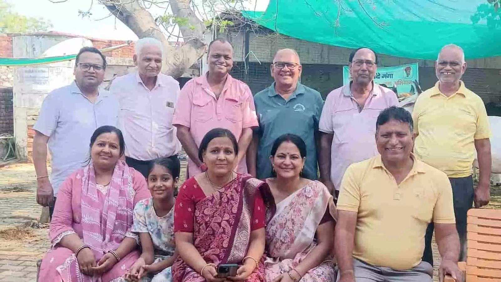 गंगापुर सिटी की गोपाल गौशाला में गौ सेवा कार्यक्रम की बैठक करते समिति सदस्य। गंगापुर सिटी की गोपाल गौशाला में गौ सेवा कार्यक्रम की बैठक करते समिति सदस्य।