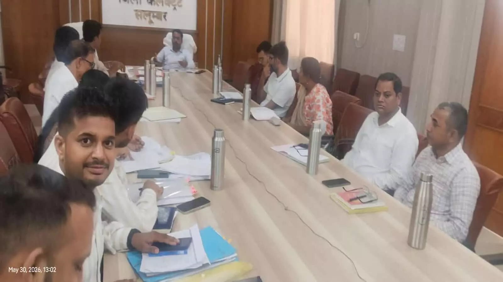 सलूम्बर कलेक्टरेट सभागार में जिला कलक्टर मुहम्मद जुनेद पीपी अधिकारियों के साथ जल जीवन मिशन की बैठक लेते हुए सलूम्बर कलेक्टरेट सभागार में जिला कलक्टर मुहम्मद जुनेद पीपी अधिकारियों के साथ जल जीवन मिशन की बैठक लेते हुए