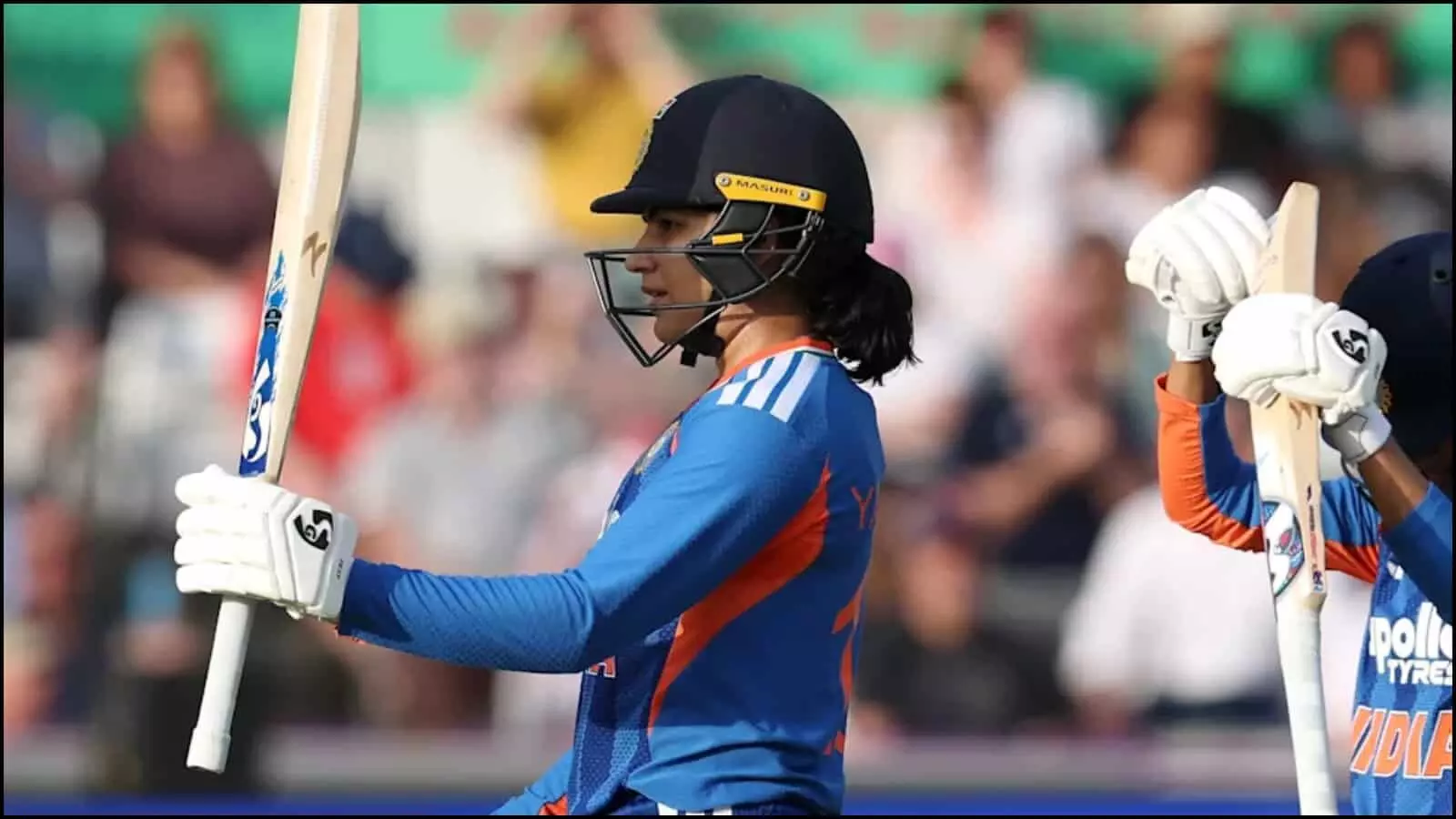 चेम्सफोर्ड क्रिकेट ग्राउंड पर बल्लेबाजी के दौरान हेलमेट और ग्लव्स पहने बैट उठाए नजर आ रहीं भारतीय खिलाड़ी यास्तिका भाटिया। चेम्सफोर्ड क्रिकेट ग्राउंड पर बल्लेबाजी के दौरान हेलमेट और ग्लव्स पहने बैट उठाए नजर आ रहीं भारतीय खिलाड़ी यास्तिका भाटिया।