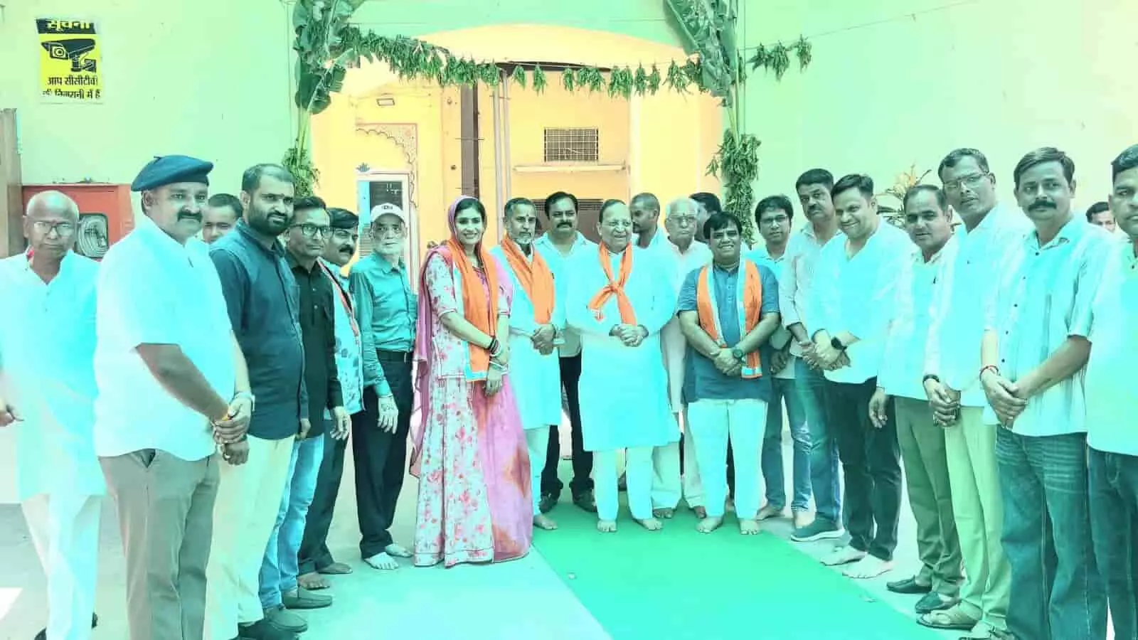 श्रीनाथजी मंदिर परिसर में भाजपा राष्ट्रीय महासचिव अरुण सिंह और विधायक दीप्ति माहेश्वरी अन्य श्रीनाथजी मंदिर परिसर में भाजपा राष्ट्रीय महासचिव अरुण सिंह और विधायक दीप्ति माहेश्वरी अन्य