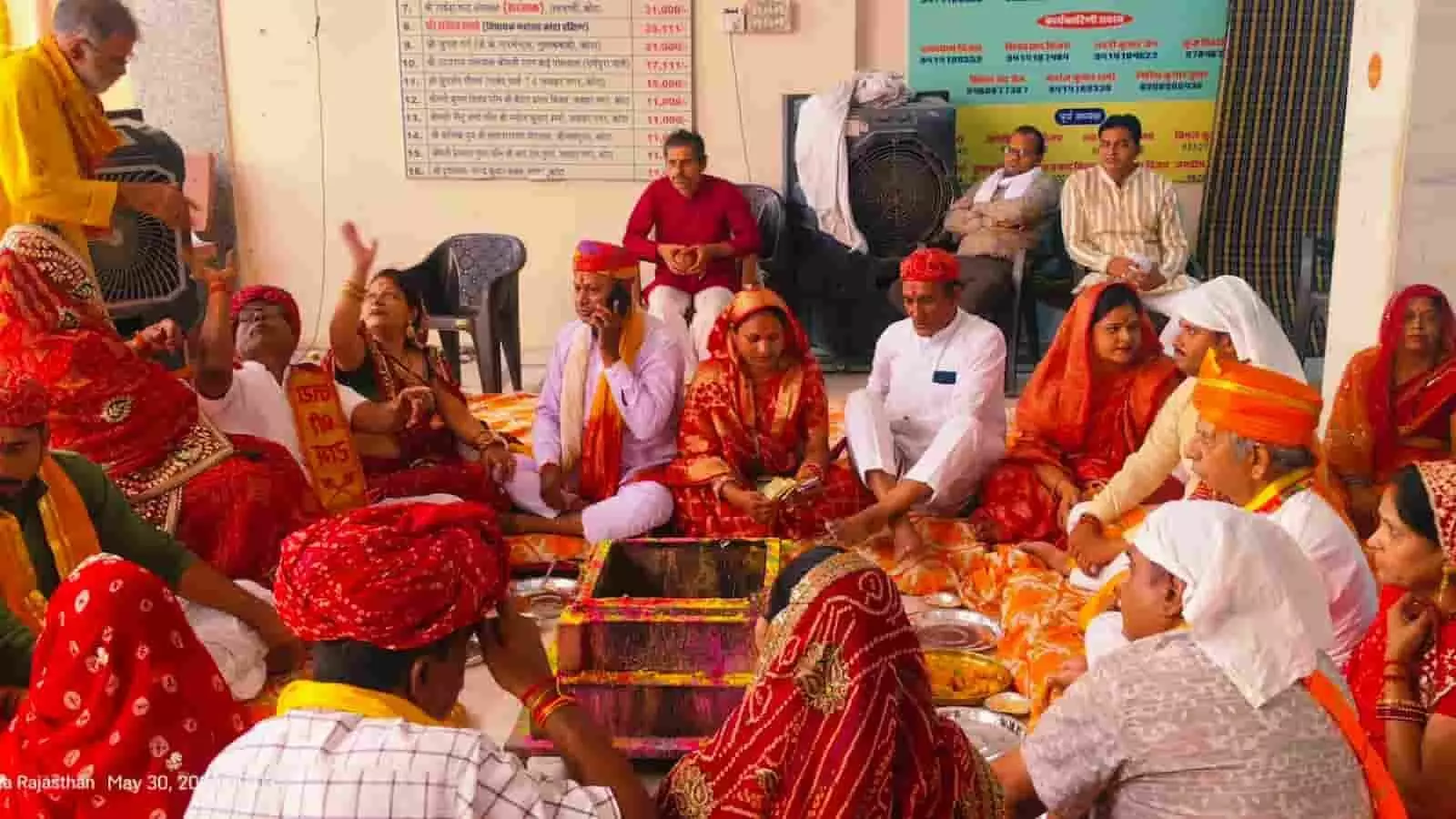 कोटा के श्रीराम मंदिर में आयोजित हवन और पूर्णाहुति कार्यक्रम के दौरान आहुति देते यजमान। कोटा के श्रीराम मंदिर में आयोजित हवन और पूर्णाहुति कार्यक्रम के दौरान आहुति देते यजमान।