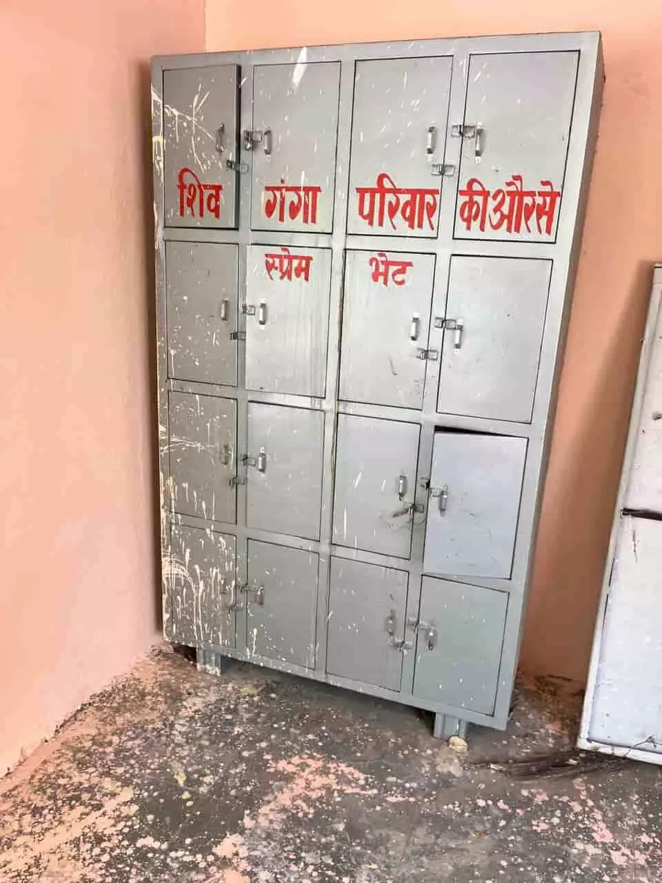 फतेहनगर मोक्ष धाम में शिव गंगा परिवार द्वारा भेंट किया गया लोहे का अस्थि लॉकर। फतेहनगर मोक्ष धाम में शिव गंगा परिवार द्वारा भेंट किया गया लोहे का अस्थि लॉकर।