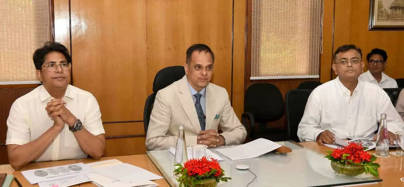 सचिवालय की बैठक में मुख्य सचिव वी श्रीनिवास अधिकारियों के साथ पी एम पोषण योजना की समीक्षा कर रहे हैं। सचिवालय की बैठक में मुख्य सचिव वी श्रीनिवास अधिकारियों के साथ पी एम पोषण योजना की समीक्षा कर रहे हैं।