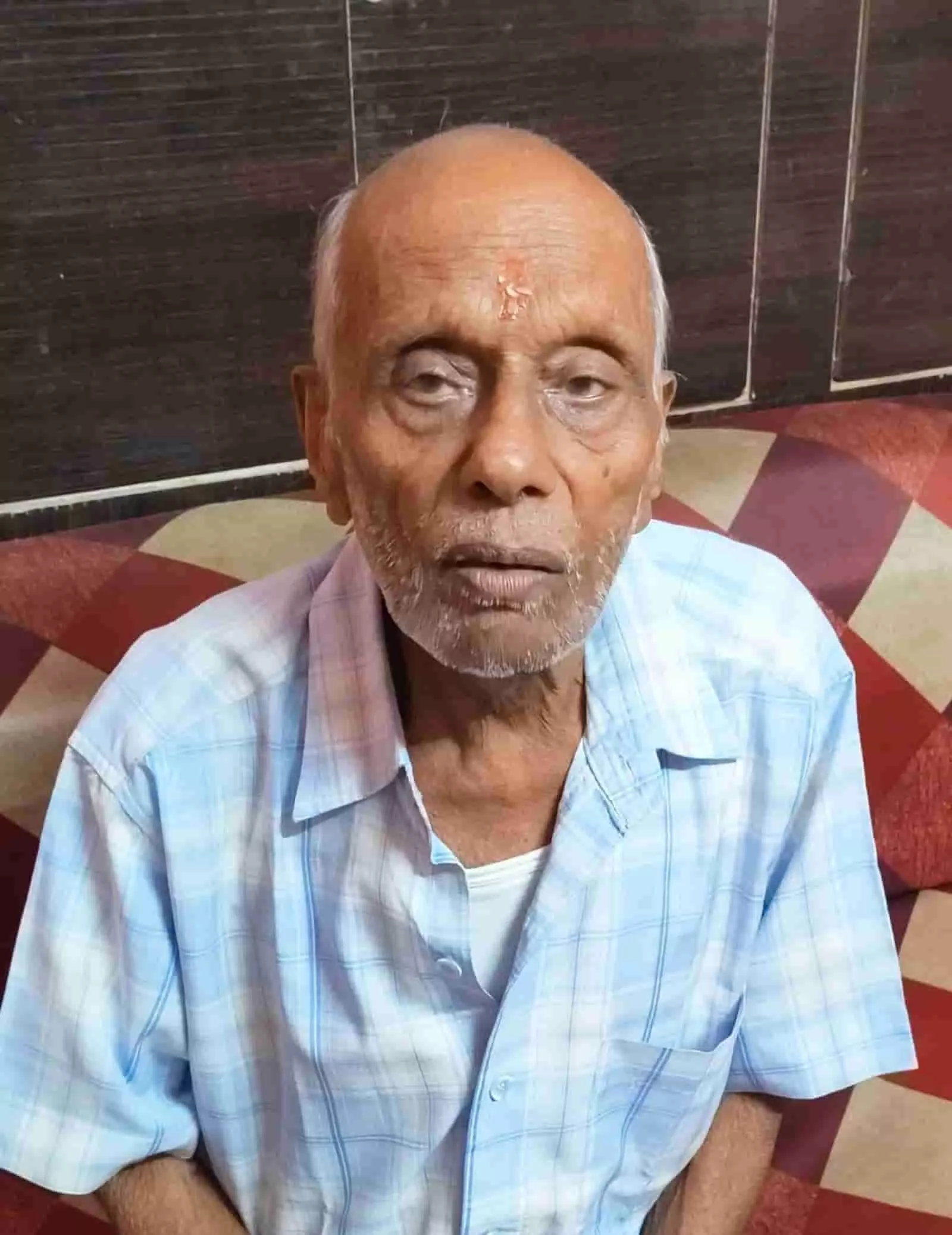 स्वर्गीय राधेश्याम अग्रवाल की तस्वीर जो भीलवाड़ा में उनके निधन के बाद हुए नेत्रदान के संदर्भ में है। स्वर्गीय राधेश्याम अग्रवाल की तस्वीर जो भीलवाड़ा में उनके निधन के बाद हुए नेत्रदान के संदर्भ में है।