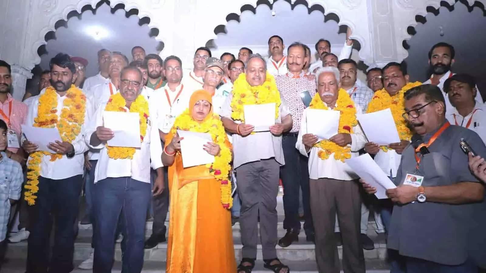 चित्तौड़गढ़ में प्रधानाचार्य पदोन्नति विसंगति सुधार के लिए ज्ञापन सौंपते राजस्थान शिक्षा सेवा परिषद के सदस्य। चित्तौड़गढ़ में प्रधानाचार्य पदोन्नति विसंगति सुधार के लिए ज्ञापन सौंपते राजस्थान शिक्षा सेवा परिषद के सदस्य।