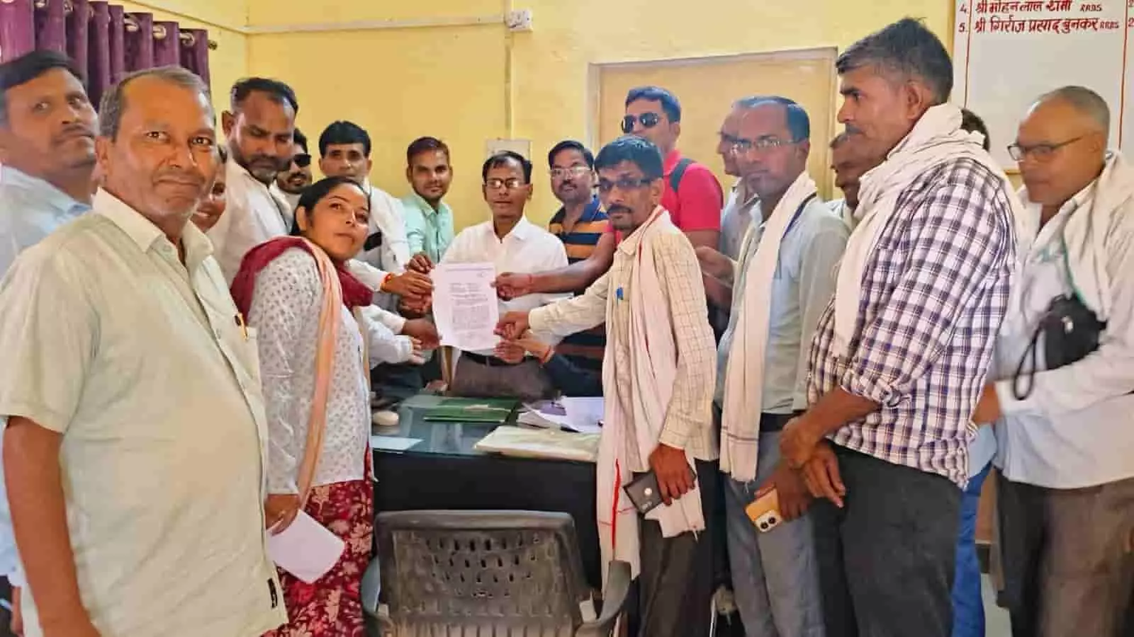 विकास अधिकारी कार्यालय में बीडीओ को अप