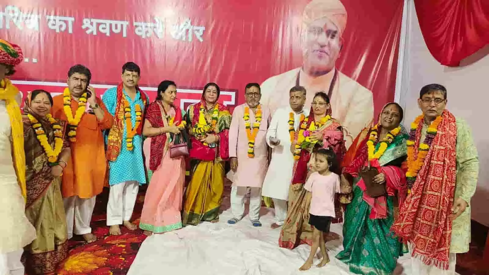सप्तेश्वर मंदिर मीरा-भायंदर में आयोजित त्रिदिवसीय राम कथा के समापन अवसर पर उपस्थित श्रद्धालु। सप्तेश्वर मंदिर मीरा-भायंदर में आयोजित त्रिदिवसीय राम कथा के समापन अवसर पर उपस्थित श्रद्धालु।