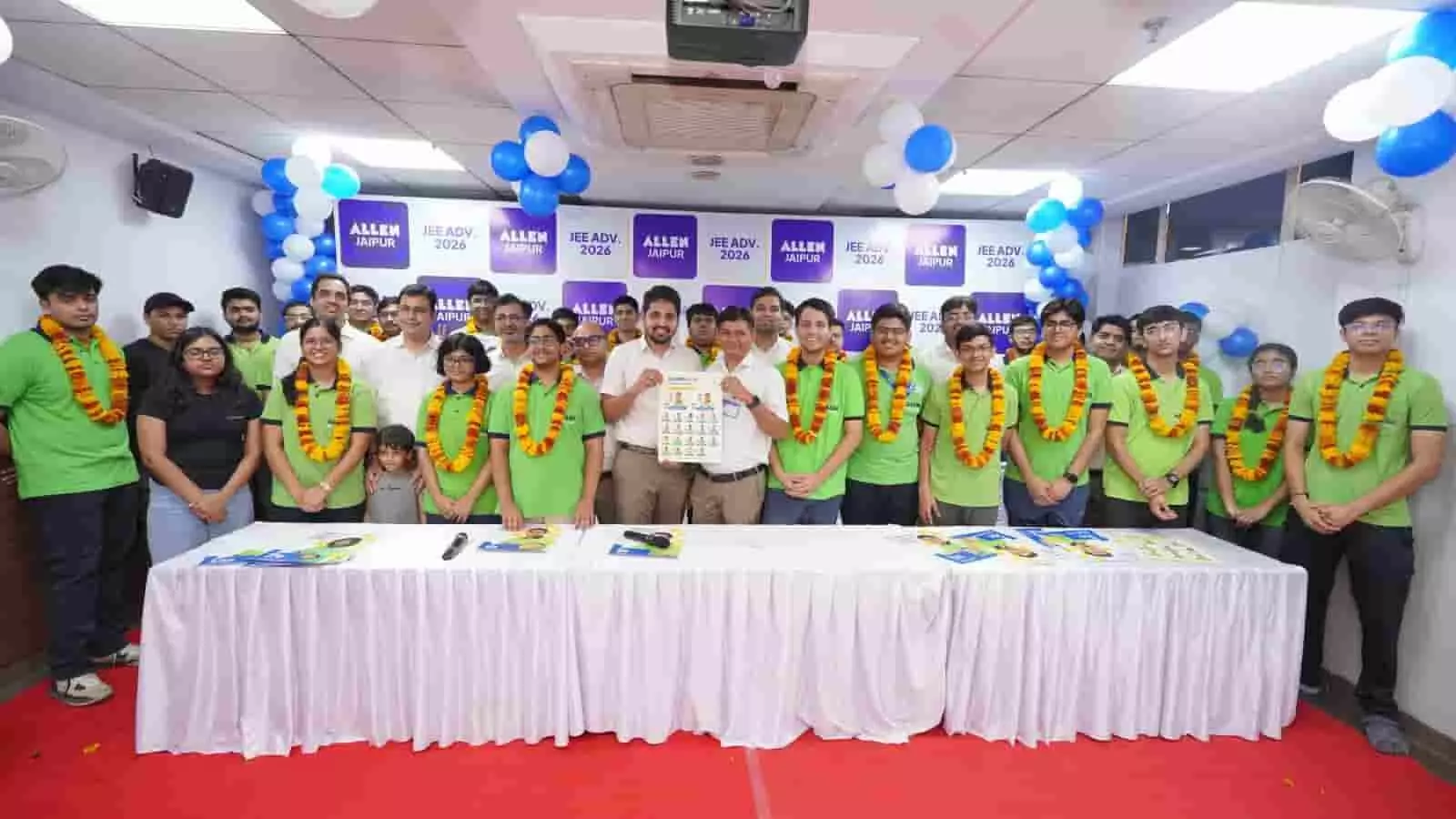एलन जयपुर के सफल विद्यार्थी और फैकल्टी संस्थान में जेईई एडवांस्ड 2026 परिणाम के बाद। एलन जयपुर के सफल विद्यार्थी और फैकल्टी संस्थान में जेईई एडवांस्ड 2026 परिणाम के बाद।