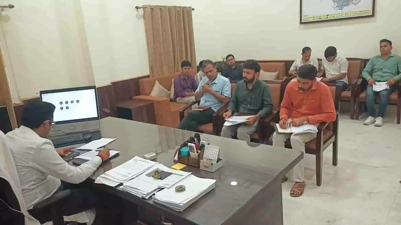 डीग में जिला कलेक्टर की अध्यक्षता में जल जीवन मिशन की समीक्षा बैठक। डीग में जिला कलेक्टर की अध्यक्षता में जल जीवन मिशन की समीक्षा बैठक।
