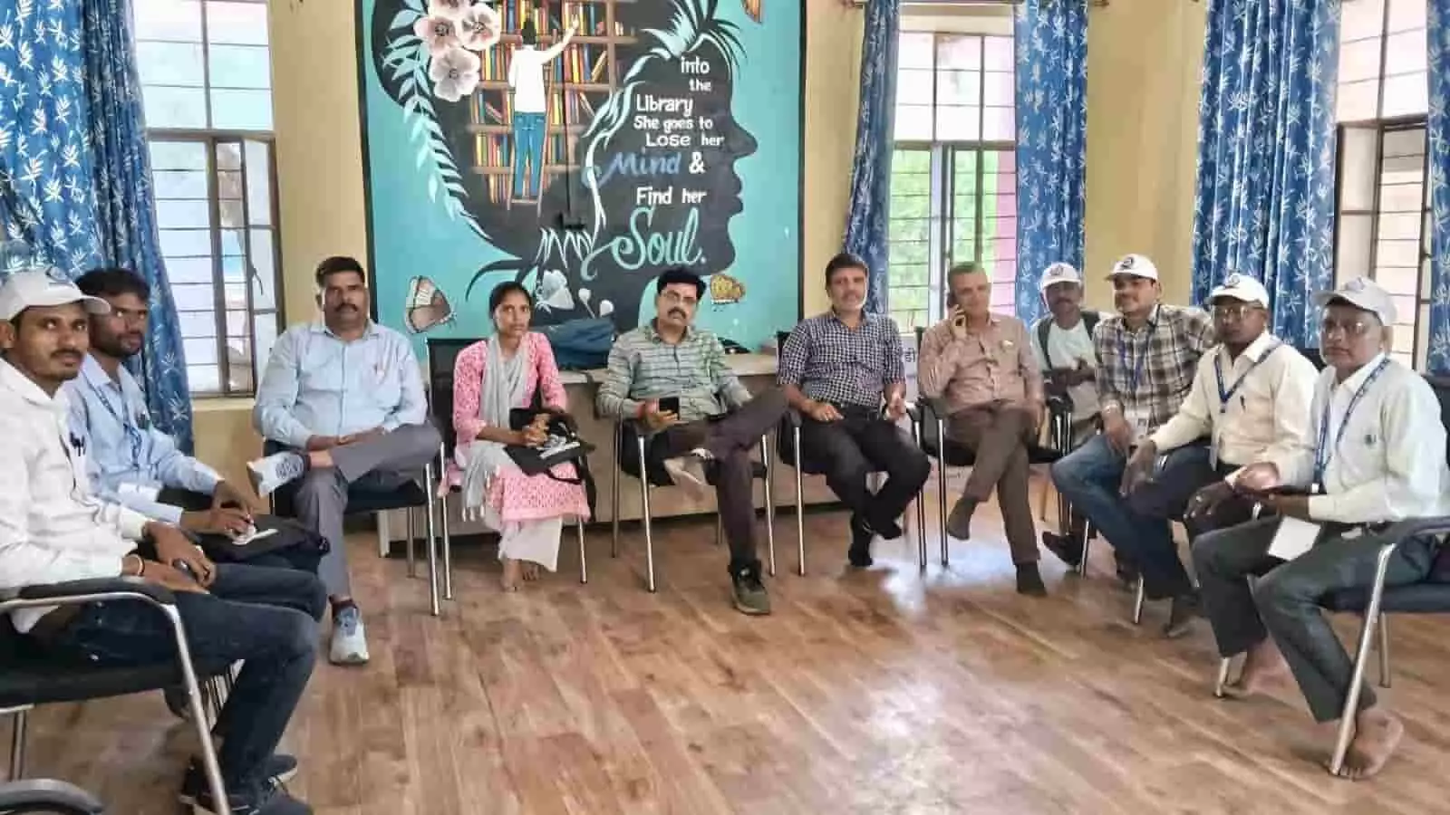 जनगणना 2027 के तहत झाडोल में कार्यों की समीक्षा करते अधिकारी और कर्मचारी। जनगणना 2027 के तहत झाडोल में कार्यों की समीक्षा करते अधिकारी और कर्मचारी।