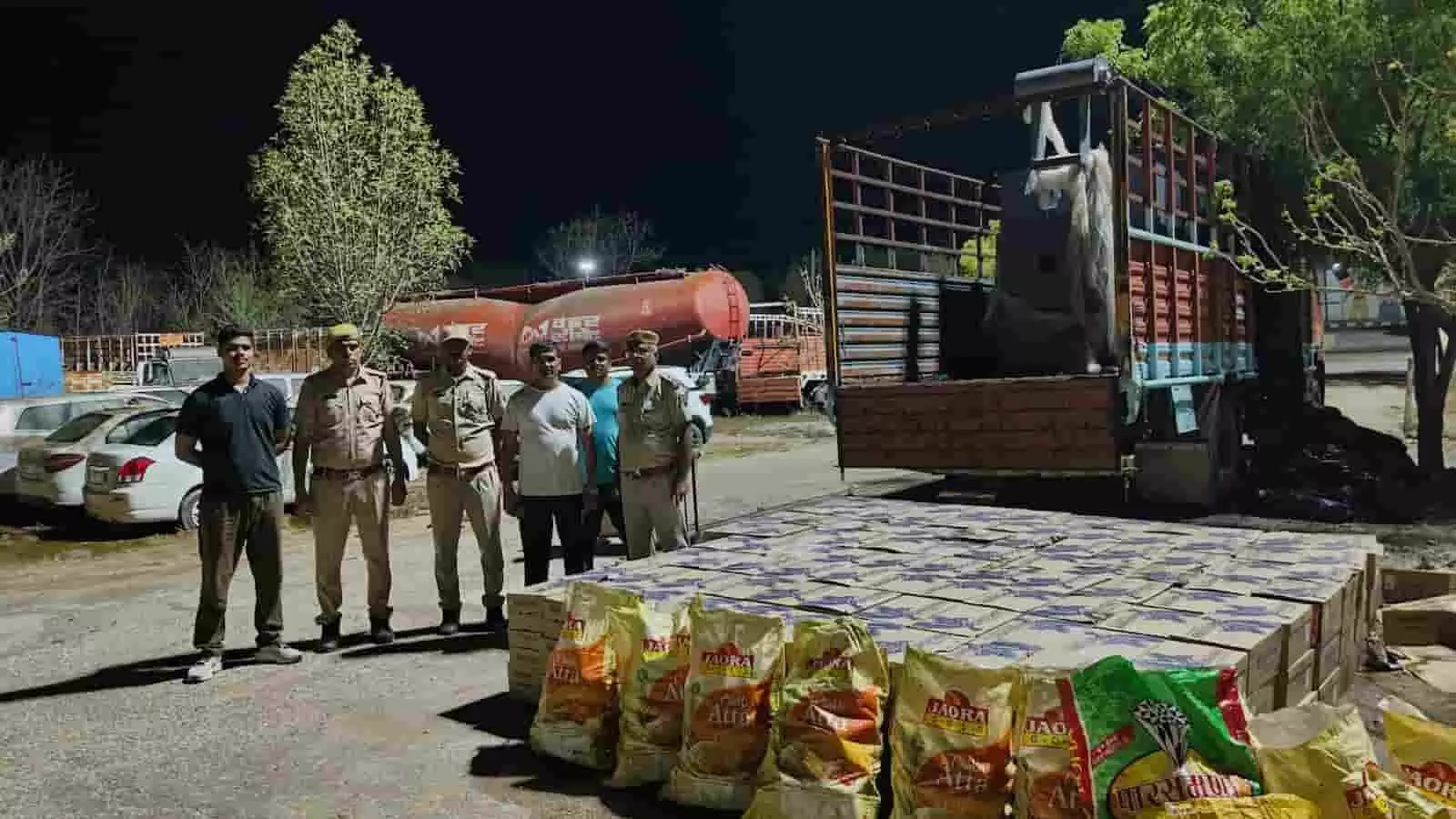 सदर निम्बाहेड़ा पुलिस ने ट्रक में छिपाकर ले जाई जा रही अवैध शराब की पेटियां बरामद की। सदर निम्बाहेड़ा पुलिस ने ट्रक में छिपाकर ले जाई जा रही अवैध शराब की पेटियां बरामद की।