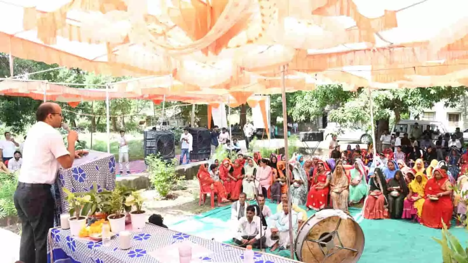 जिला कलक्टर काना राम सवाई माधोपुर में जल संरक्षण कार्यक्रम को संबोधित कर रहे हैं। जिला कलक्टर काना राम सवाई माधोपुर में जल संरक्षण कार्यक्रम को संबोधित कर रहे हैं।