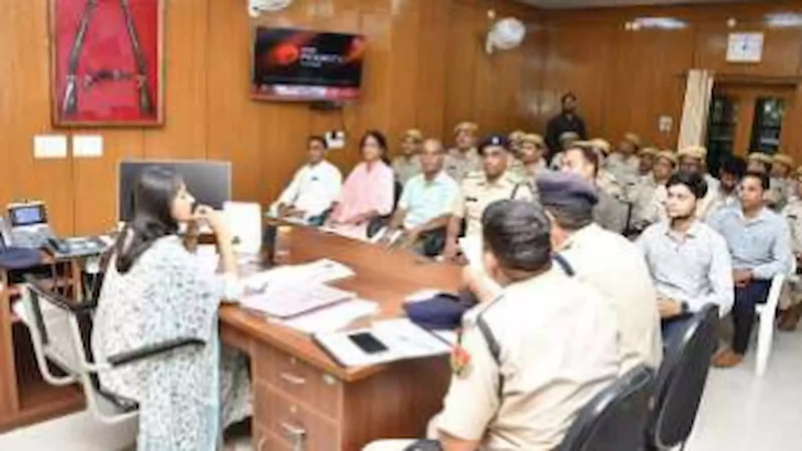 सवाई माधोपुर में उमंग-VII अभियान की बैठक में चर्चा करते पुलिस अधिकारी और विभिन्न विभागों के प्रतिनिधि। सवाई माधोपुर में उमंग-VII अभियान की बैठक में चर्चा करते पुलिस अधिकारी और विभिन्न विभागों के प्रतिनिधि।
