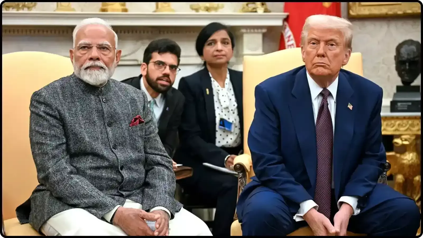 बैठक कक्ष में कुर्सियों पर बैठे हुए भारतीय प्रधानमंत्री नरेंद्र मोदी और अमेरिकी राष्ट्रपति डोनाल्ड ट्रम्प।