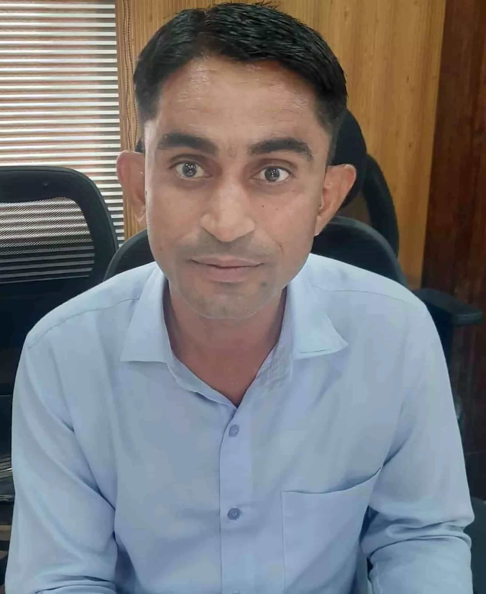 ब्यावर स्थित जनसंपर्क कार्यालय में पदभार ग्रहण करते हुए नवनियुक्त अधिकारी महिपाल सिंह। ब्यावर स्थित जनसंपर्क कार्यालय में पदभार ग्रहण करते हुए नवनियुक्त अधिकारी महिपाल सिंह।