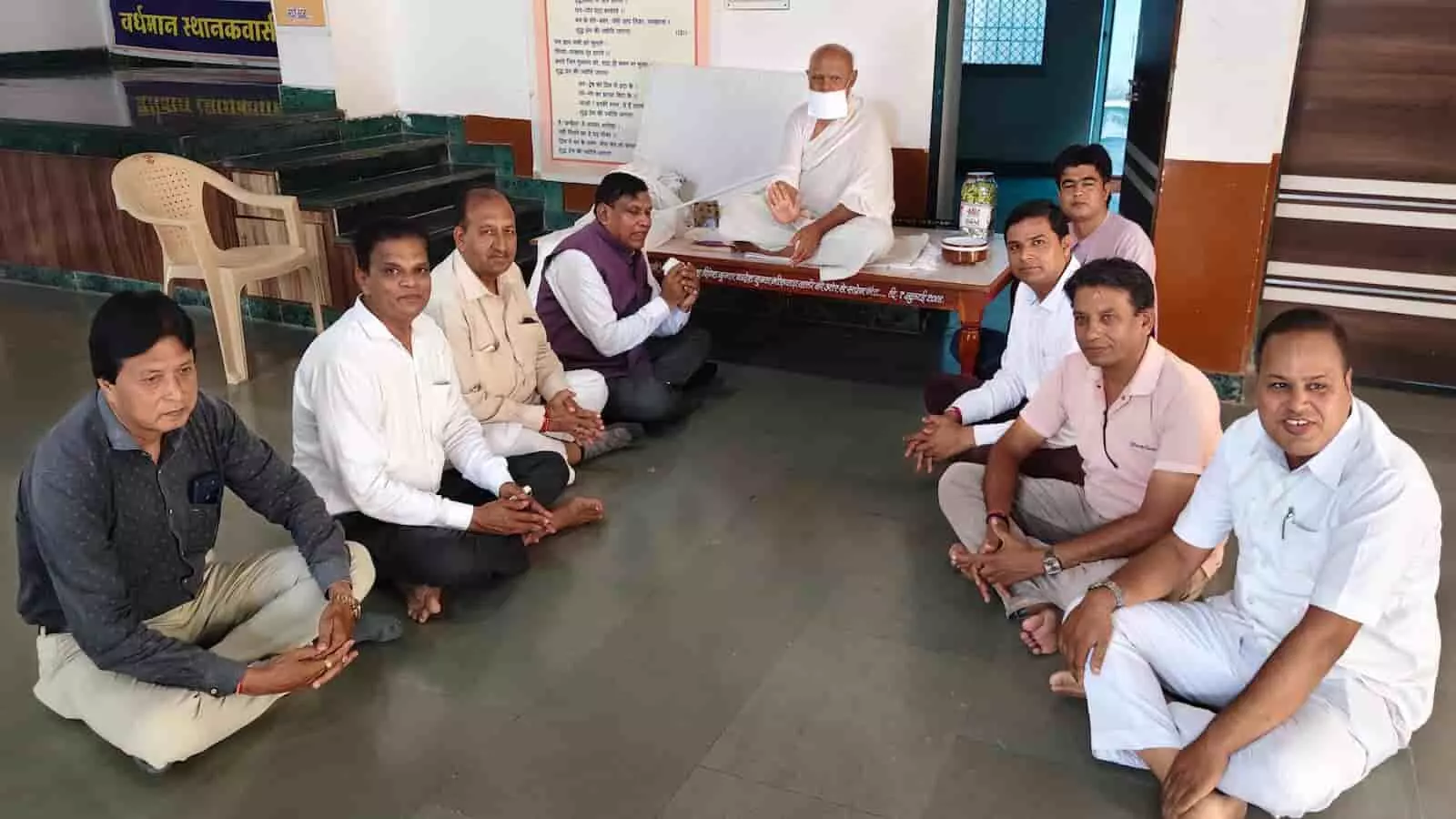 निम्बाहेड़ा में जैन दिवाकर भवन में आयोजित धर्मसभा में श्रद्धालुओं को संबोधित करते उपाध्याय डॉ. श्री गौतममुनि जी।