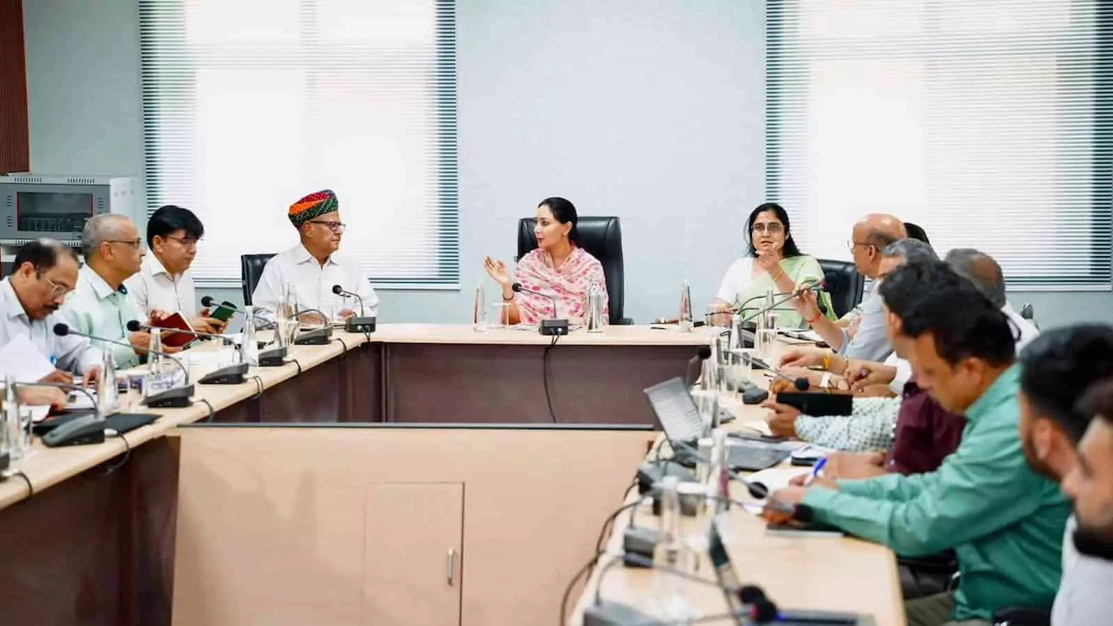 जयपुर में उपमुख्यमंत्री दिया कुमारी पर्यटन विभाग की समीक्षा बैठक की अध्यक्षता कर रही हैं। जयपुर में उपमुख्यमंत्री दिया कुमारी पर्यटन विभाग की समीक्षा बैठक की अध्यक्षता कर रही हैं।