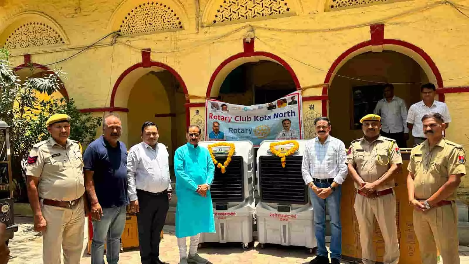 रोटरी क्लब और रेड क्रॉस सोसाइटी द्वारा कोटा रामपुरा कोतवाली में कूलर भेंट किए गए। रोटरी क्लब और रेड क्रॉस सोसाइटी द्वारा कोटा रामपुरा कोतवाली में कूलर भेंट किए गए।
