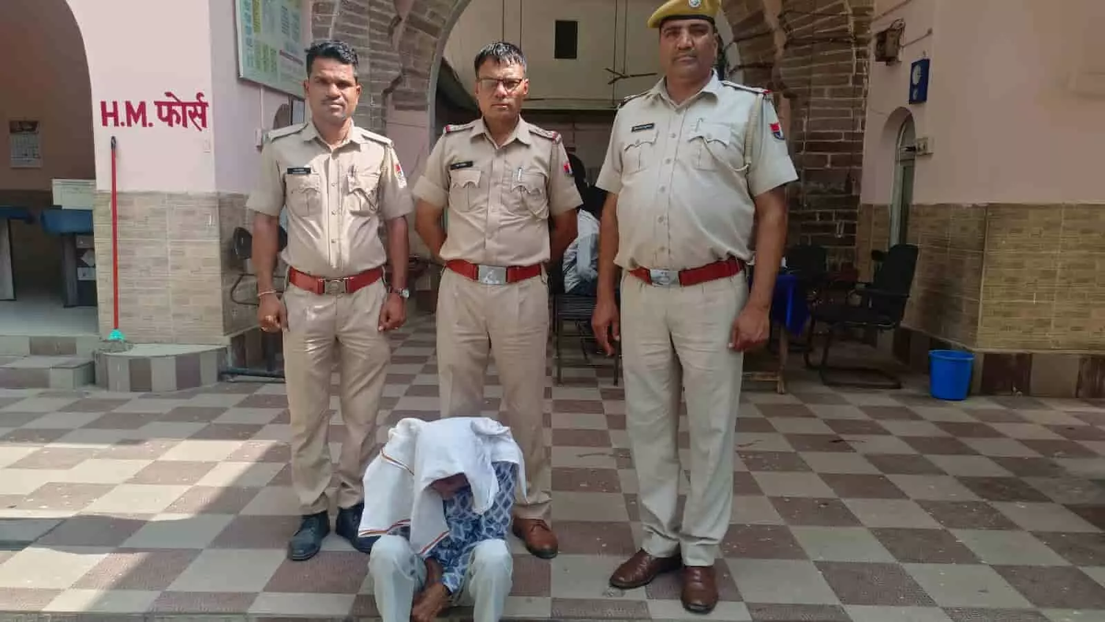 बारां में कोतवाली पुलिस ने अवैध स्मैक तस्करी के आरोप में एक व्यक्ति को गिरफ्तार किया। बारां में कोतवाली पुलिस ने अवैध स्मैक तस्करी के आरोप में एक व्यक्ति को गिरफ्तार किया।