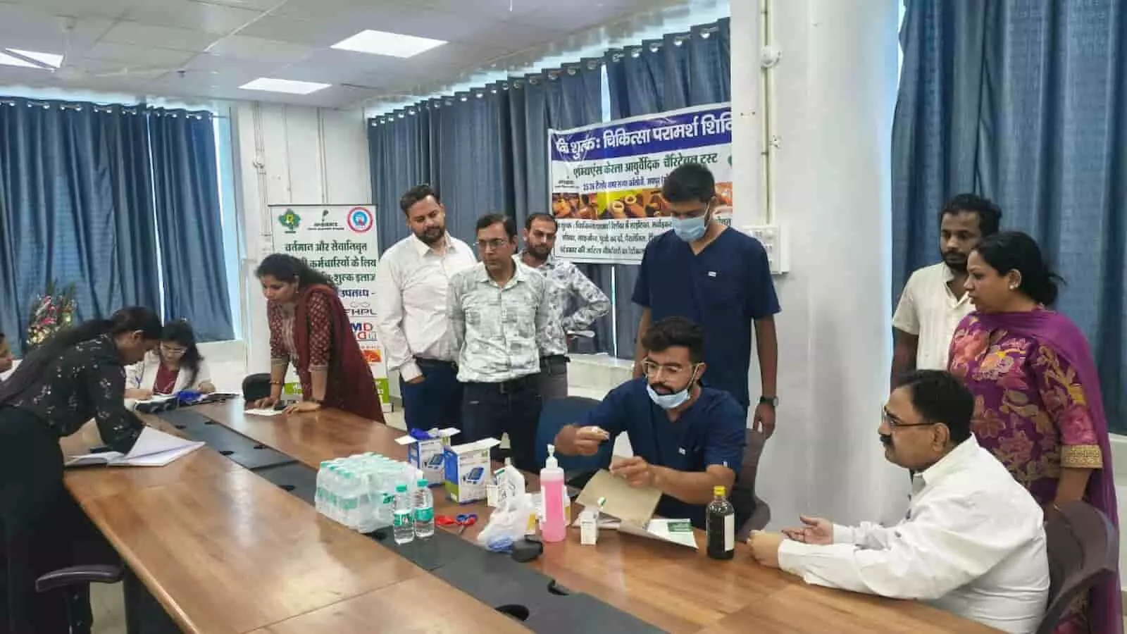 राजस्थान विद्युत उत्पादन निगम के कार्यालय में आयोजित निःशुल्क आयुर्वेदिक स्वास्थ्य जांच शिविर का दृश्य। राजस्थान विद्युत उत्पादन निगम के कार्यालय में आयोजित निःशुल्क आयुर्वेदिक स्वास्थ्य जांच शिविर का दृश्य।