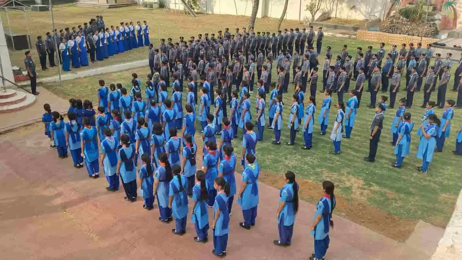जयपुर में आयोजित उत्तर पश्चिम रेलवे के राज्य स्तरीय स्काउट एवं गाइड शिविर में प्रतिभागी और अधिकारी। जयपुर में आयोजित उत्तर पश्चिम रेलवे के राज्य स्तरीय स्काउट एवं गाइड शिविर में प्रतिभागी और अधिकारी।