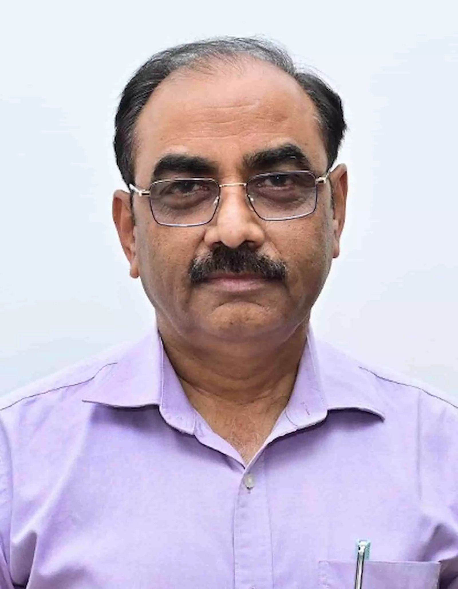 पूर्वोत्तर सीमांत रेलवे के अपर महाप्रबंधक के रूप में कार्यभार ग्रहण करते हुए रमेश कुमार। पूर्वोत्तर सीमांत रेलवे के अपर महाप्रबंधक के रूप में कार्यभार ग्रहण करते हुए रमेश कुमार।
