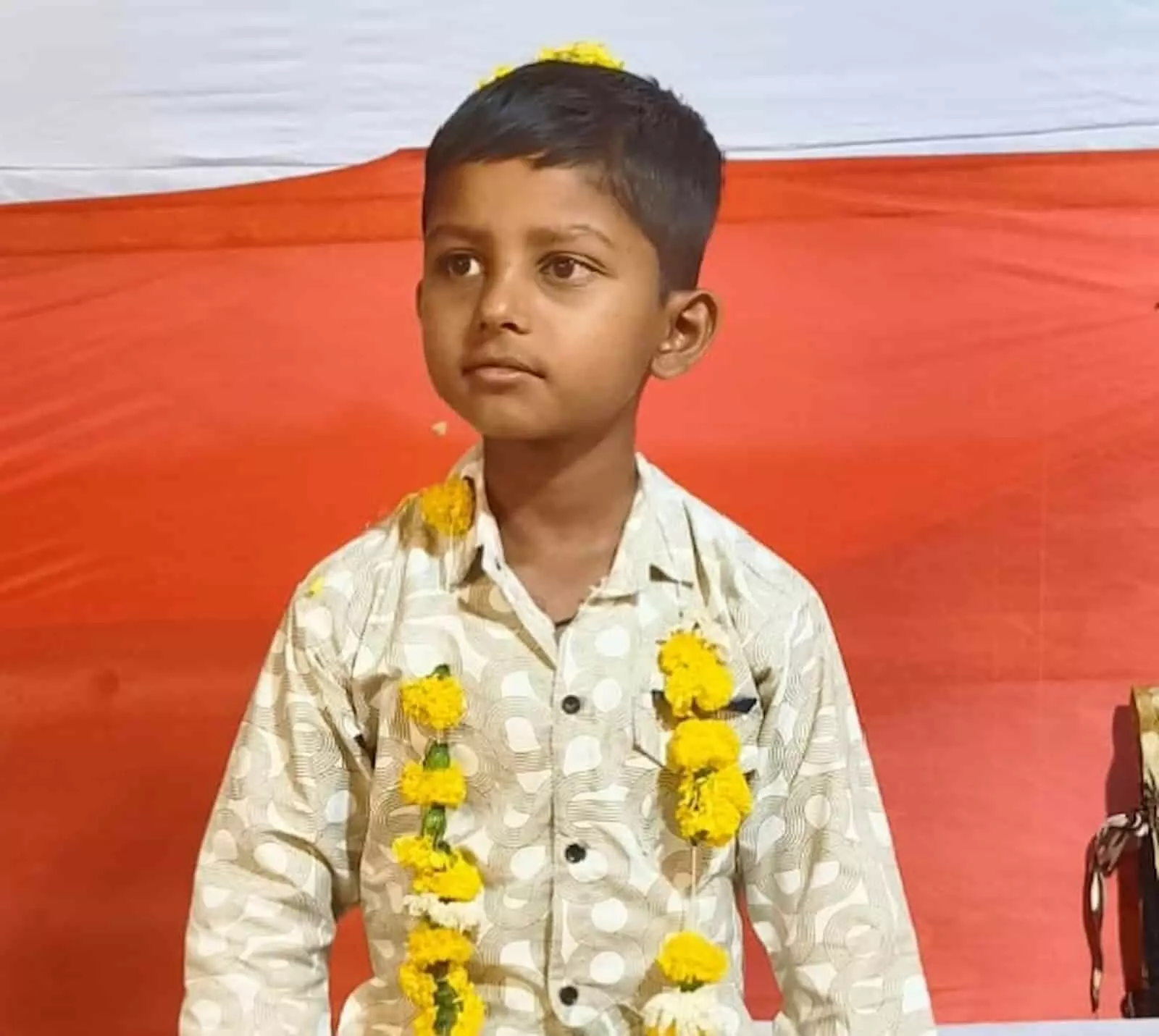खेरवाड़ा के युवा साहित्यकार हिमांशु मेघवाल राष्ट्रीय जनजागृति सम्मान प्राप्त करते हुए। खेरवाड़ा के युवा साहित्यकार हिमांशु मेघवाल राष्ट्रीय जनजागृति सम्मान प्राप्त करते हुए।