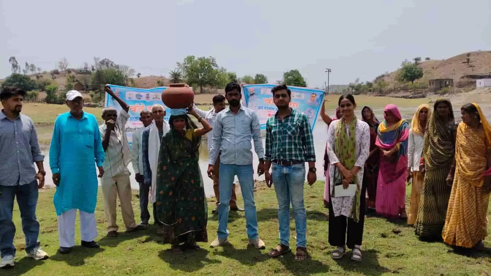 खेरवाड़ा के खानमीन गांव में मुख्यमंत्री जल स्वावलंबन अभियान के तहत जल संरक्षण कार्यक्रम आयोजित। खेरवाड़ा के खानमीन गांव में मुख्यमंत्री जल स्वावलंबन अभियान के तहत जल संरक्षण कार्यक्रम आयोजित।