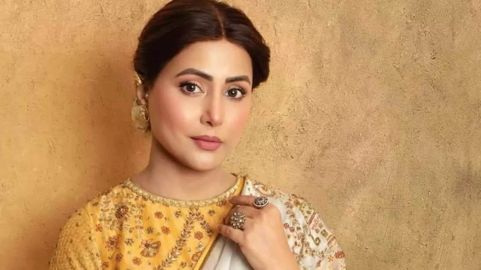 अभिनेत्री हिना खान शिल्पा शिंदे और संजय कोहली विवाद पर अपनी राय दे रही हैं। अभिनेत्री हिना खान शिल्पा शिंदे और संजय कोहली विवाद पर अपनी राय दे रही हैं।