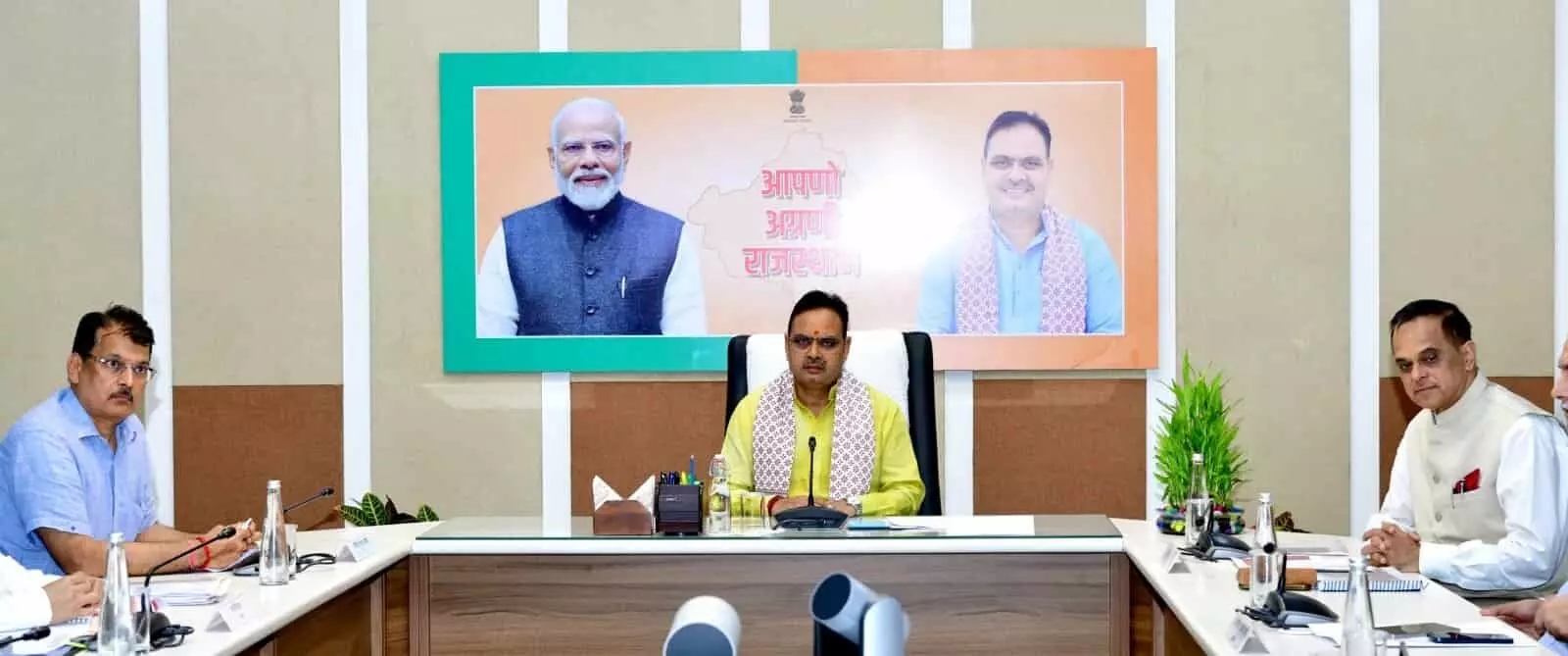 मुख्यमंत्री भजनलाल शर्मा जयपुर में गृह विभाग की बैठक में ड्रग माफियाओं पर कार्रवाई के निर्देश देते हुए। मुख्यमंत्री भजनलाल शर्मा जयपुर में गृह विभाग की बैठक में ड्रग माफियाओं पर कार्रवाई के निर्देश देते हुए।