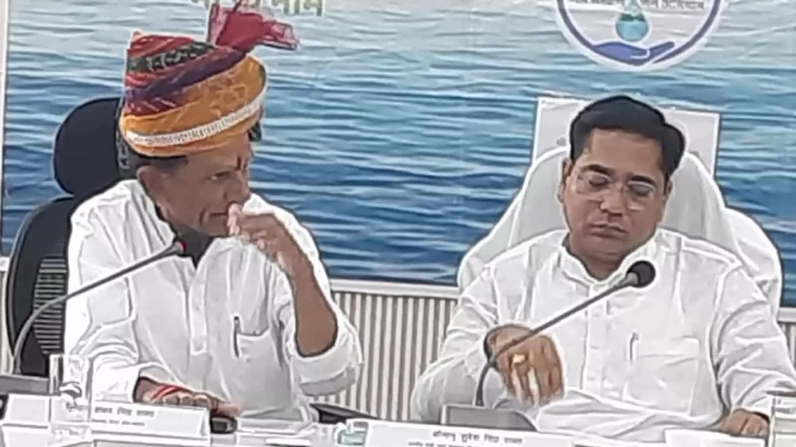 समीक्षा बैठक के मंच पर बैठे विधायक शंकर सिंह रावत और कैबिनेट मंत्री सुरेश सिंह रावत ब्यावर जिला कलेक्ट्रेट में। समीक्षा बैठक के मंच पर बैठे विधायक शंकर सिंह रावत और कैबिनेट मंत्री सुरेश सिंह रावत ब्यावर जिला कलेक्ट्रेट में।