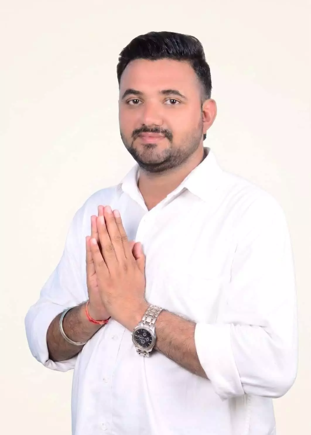 केकेसी के नवनियुक्त राजस्थान प्रदेश कार्यकारी संगठन महासचिव राहुल कुमार रावल सिरोही में नियुक्ति के बाद अपनी प्राथमिकताओं की घोषणा करते हुए। केकेसी के नवनियुक्त राजस्थान प्रदेश कार्यकारी संगठन महासचिव राहुल कुमार रावल सिरोही में नियुक्ति के बाद अपनी प्राथमिकताओं की घोषणा करते हुए।