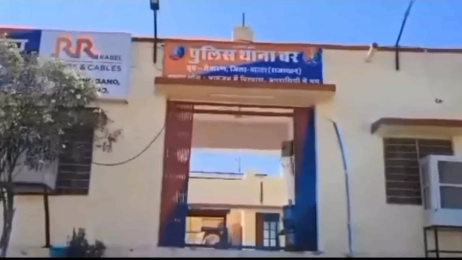 बर थाना पुलिस द्वारा मादक पदार्थ तस्करी के मामले में गिरफ्तार किया गया वांछित अपराधी ब्यावर में। बर थाना पुलिस द्वारा मादक पदार्थ तस्करी के मामले में गिरफ्तार किया गया वांछित अपराधी ब्यावर में।