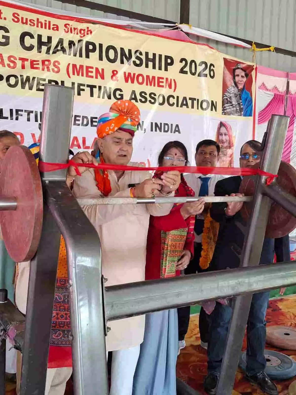 कुंवर नरेंद्र सिंह गोवर्धन में नौवीं अखिल भारतीय पावरलिफ्टिंग चैंपियनशिप का उद्घाटन कर रहे हैं।