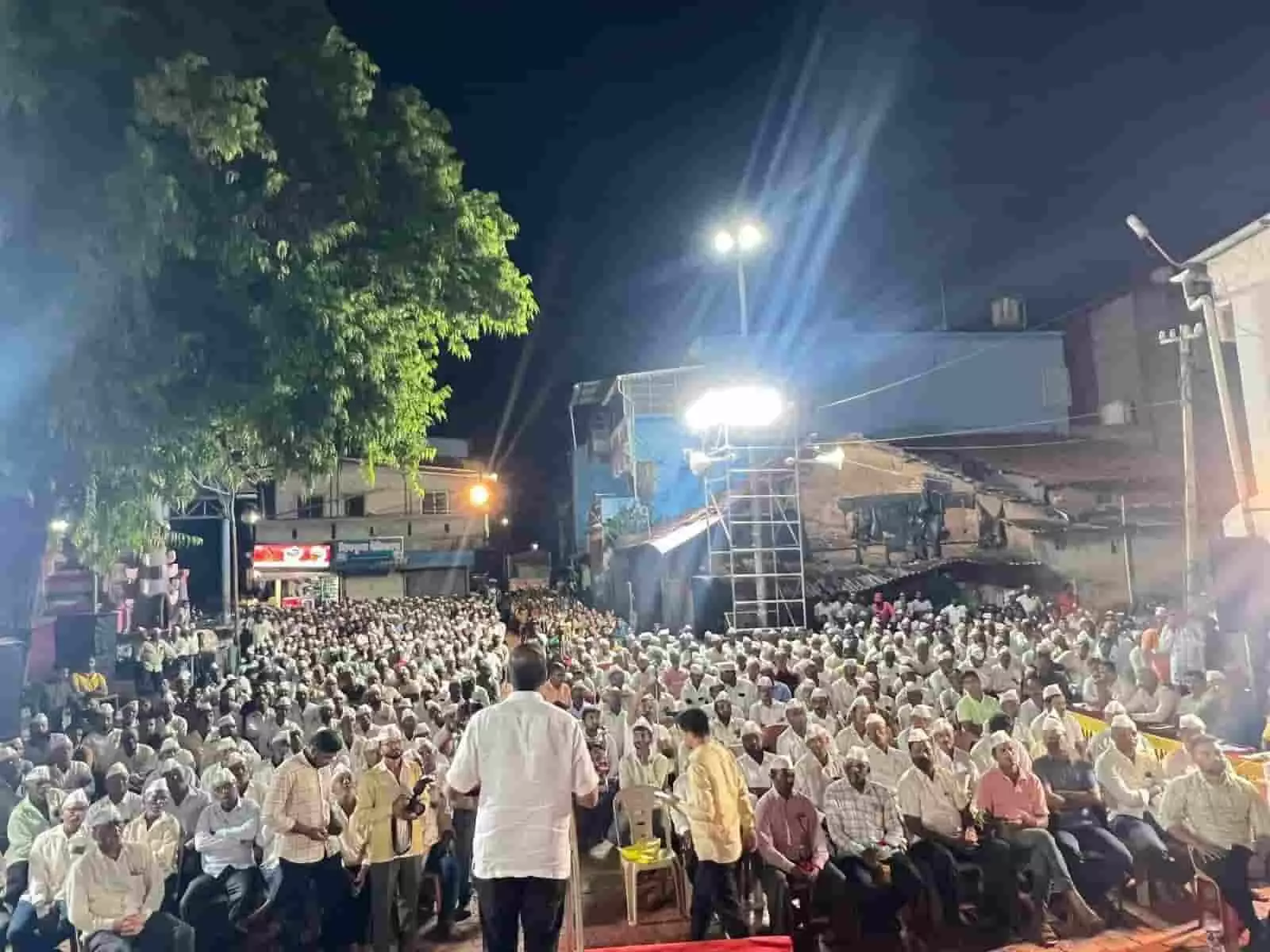 कोल्हापुर के बोरवडे में शक्तिपीठ महामार्ग के खिलाफ एकत्रित हुए किसान और ग्रामीण। कोल्हापुर के बोरवडे में शक्तिपीठ महामार्ग के खिलाफ एकत्रित हुए किसान और ग्रामीण।