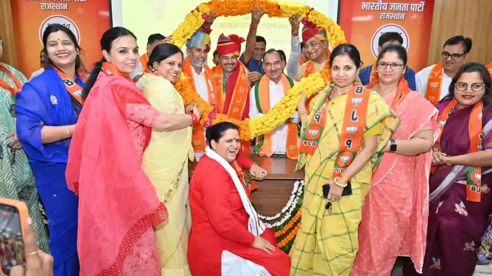 भाजपा ओबीसी मोर्चा बैठक में तारावती धाकड़ और अन्य पदाधिकारी जयपुर में उपस्थित हैं। भाजपा ओबीसी मोर्चा बैठक में तारावती धाकड़ और अन्य पदाधिकारी जयपुर में उपस्थित हैं।