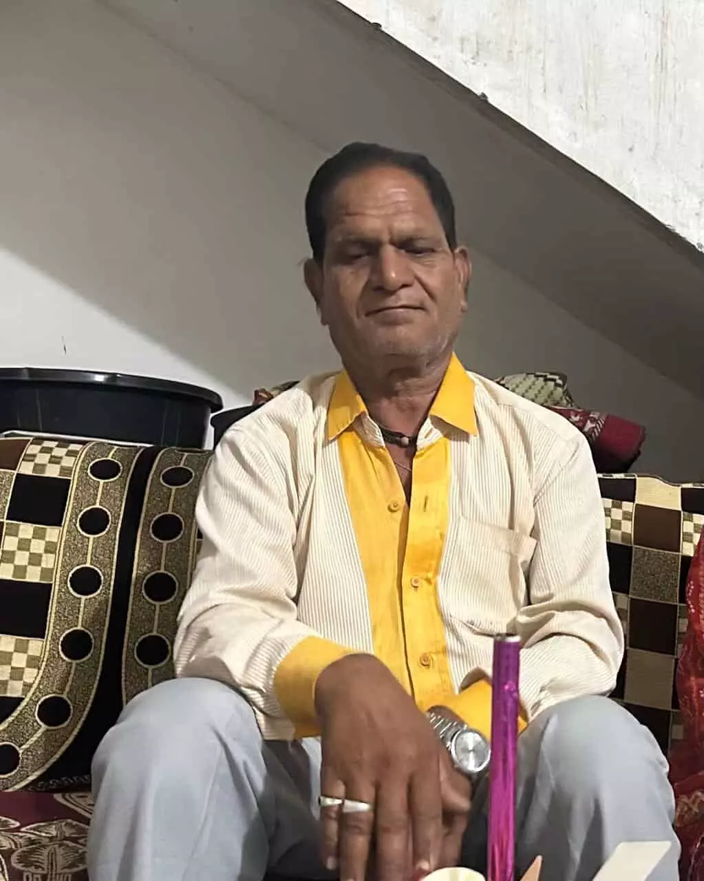 कांकरोली थाने के बाहर पुलिस टीम संपत्ति विवाद में हुई बुजुर्ग की मौत मामले की जांच करती हुई।