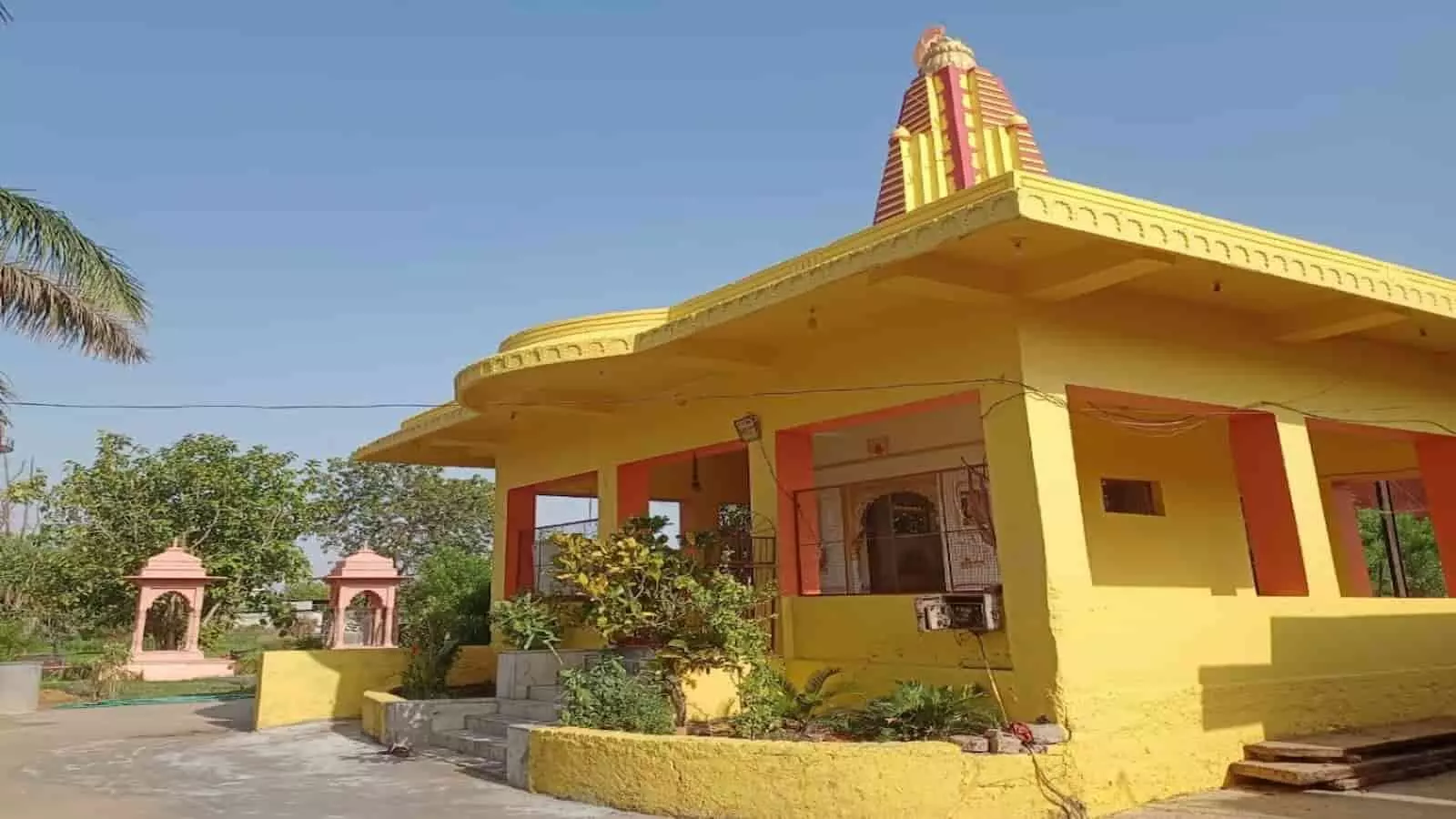 तस्वीर में बारां स्थित परमहंस आश्रम का मंदिर दिख रहा है जहां धार्मिक आयोजन होगा। तस्वीर में बारां स्थित परमहंस आश्रम का मंदिर दिख रहा है जहां धार्मिक आयोजन होगा।