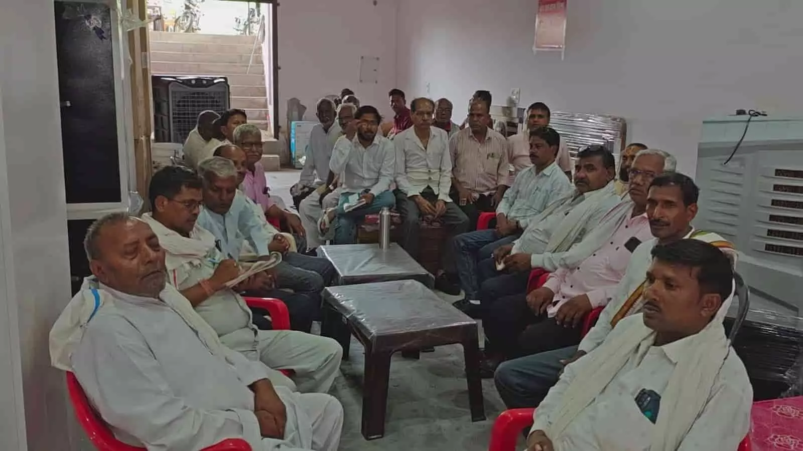 यदुवंशी सैनी समाज के प्रतिनिधि भुसावर में आयोजित कार्यकारिणी बैठक में भाग लेते हुए। यदुवंशी सैनी समाज के प्रतिनिधि भुसावर में आयोजित कार्यकारिणी बैठक में भाग लेते हुए।