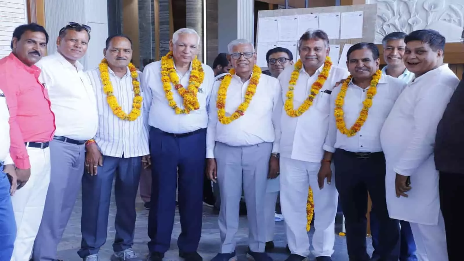 श्रीनगर सभा भीलवाड़ा के नवनिर्वाचित अध्यक्ष केदार जागेटिया और कार्यकारिणी के सदस्य मौजूद हैं। श्रीनगर सभा भीलवाड़ा के नवनिर्वाचित अध्यक्ष केदार जागेटिया और कार्यकारिणी के सदस्य मौजूद हैं।