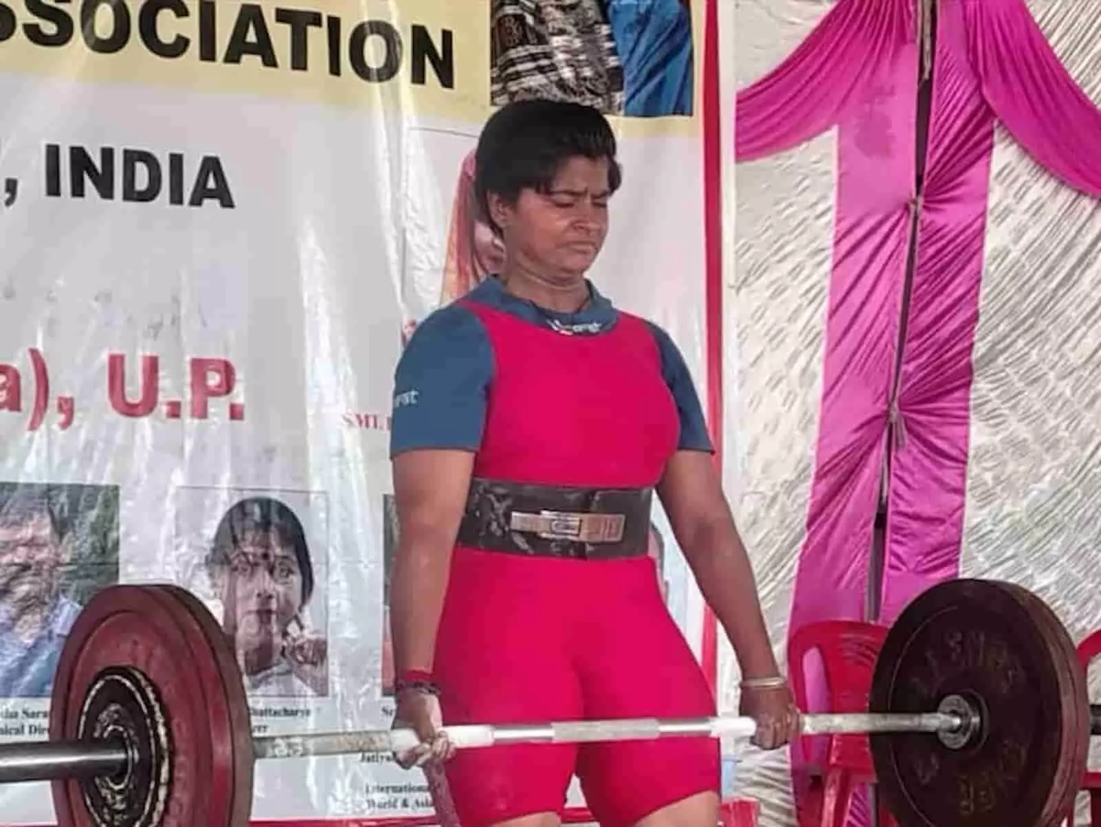 तस्वीर में गोवर्धन के आदि गौड़ विद्यालय में आयोजित प्रतियोगिता के दौरान भारोत्तोलन करती खिलाड़ी दिख रही है। तस्वीर में गोवर्धन के आदि गौड़ विद्यालय में आयोजित प्रतियोगिता के दौरान भारोत्तोलन करती खिलाड़ी दिख रही है।