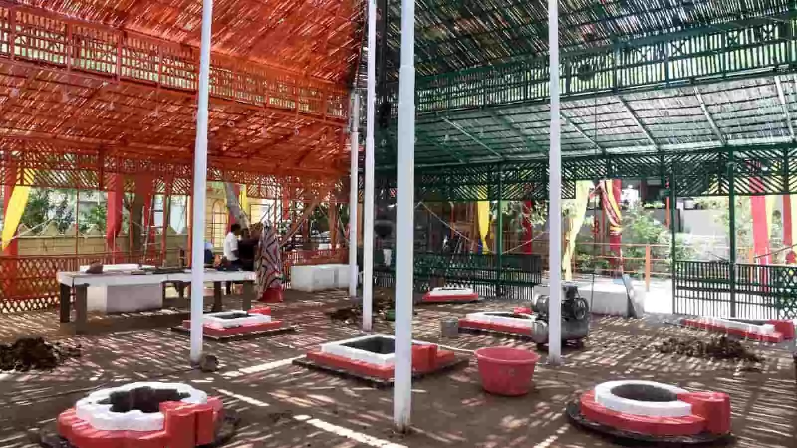 भीलवाड़ा के हनुमान टेकरी आश्रम में विष्णु लक्ष्मी महायज्ञ के लिए तैयार यज्ञ मण्डप। भीलवाड़ा के हनुमान टेकरी आश्रम में विष्णु लक्ष्मी महायज्ञ के लिए तैयार यज्ञ मण्डप।
