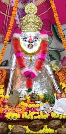 भीलवाड़ा पेंच बालाजी मंदिर में नौका विहार और धार्मिक कार्यक्रम में शामिल होते भक्तगण।