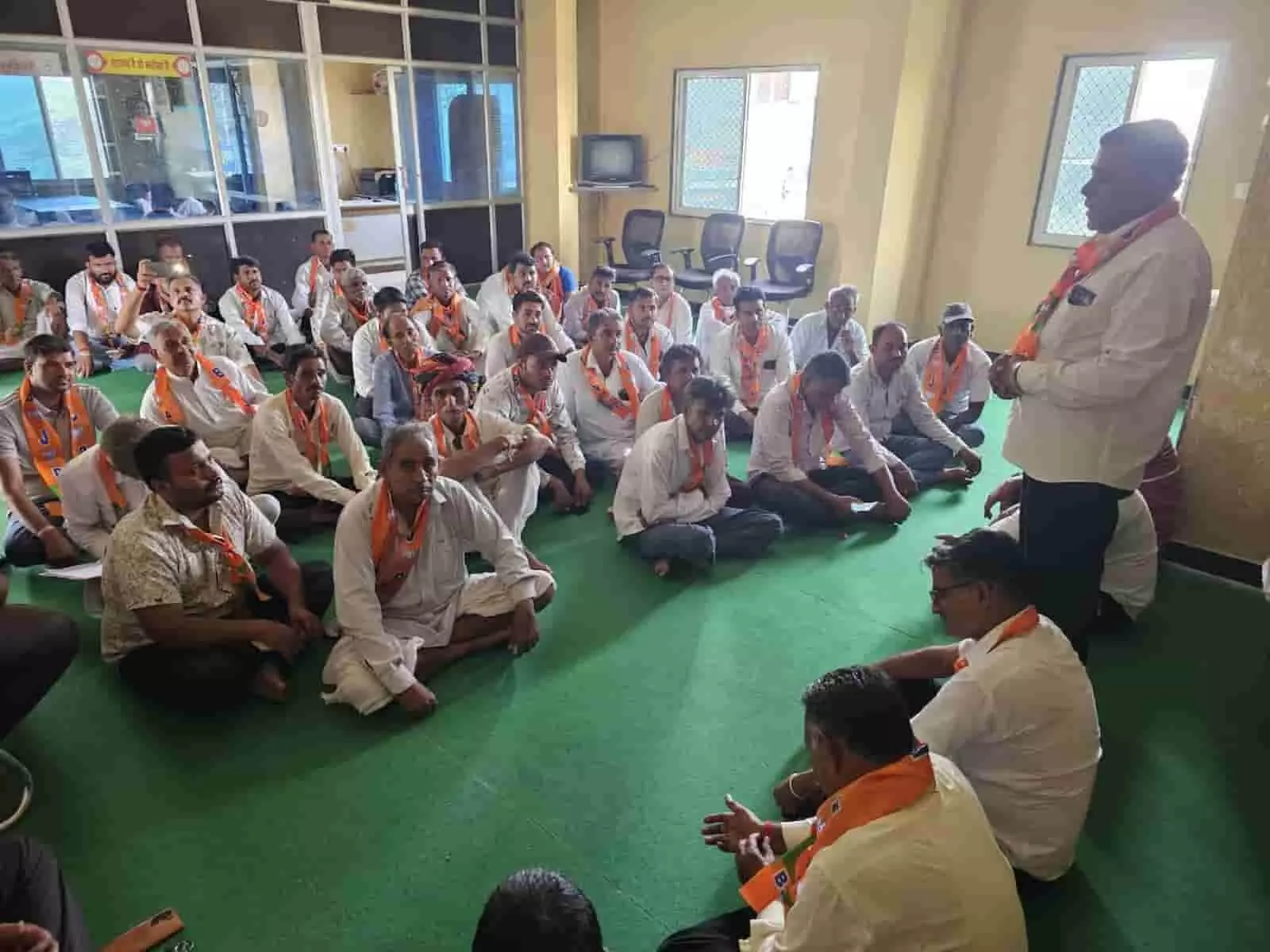 डूंगला में आयोजित भाजपा मंडल की बैठक में उपस्थित पदाधिकारी और कार्यकर्ता। डूंगला में आयोजित भाजपा मंडल की बैठक में उपस्थित पदाधिकारी और कार्यकर्ता।